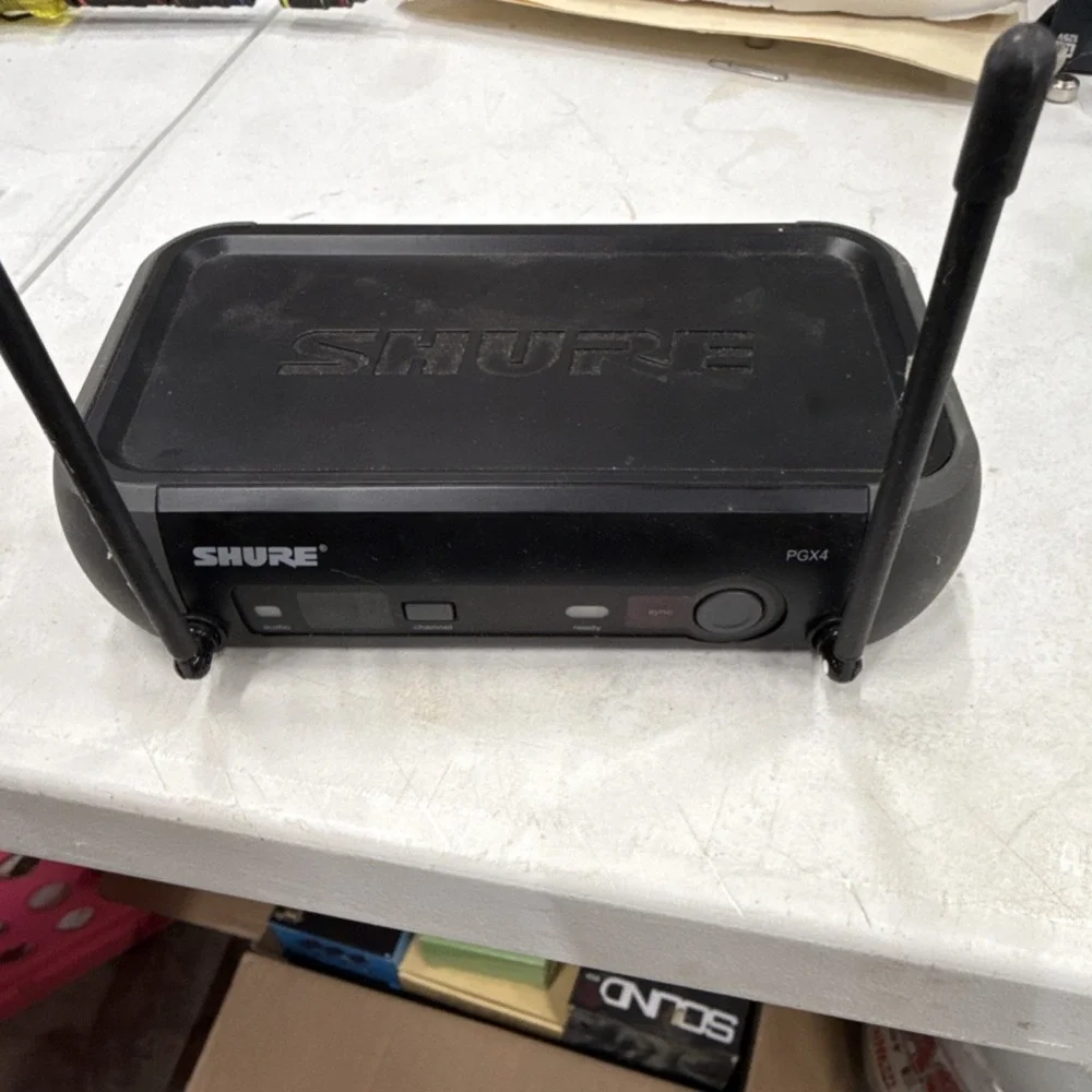 Shure PGX4 Wireless Microphone Receiver w/ Antennas H6 524-542MHz Black